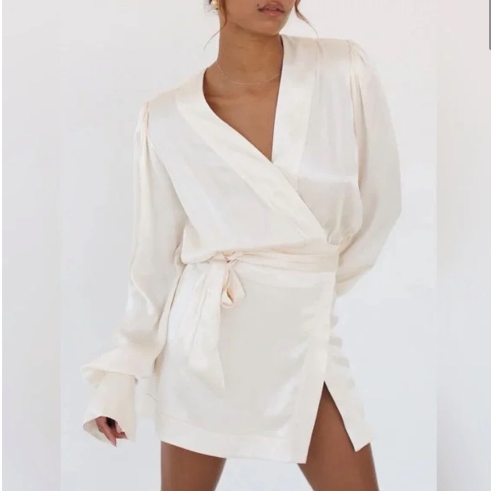Rumored Ivory Satin Wrap Mini Dress Size Medium Shoulder Pads Long Sleeve
